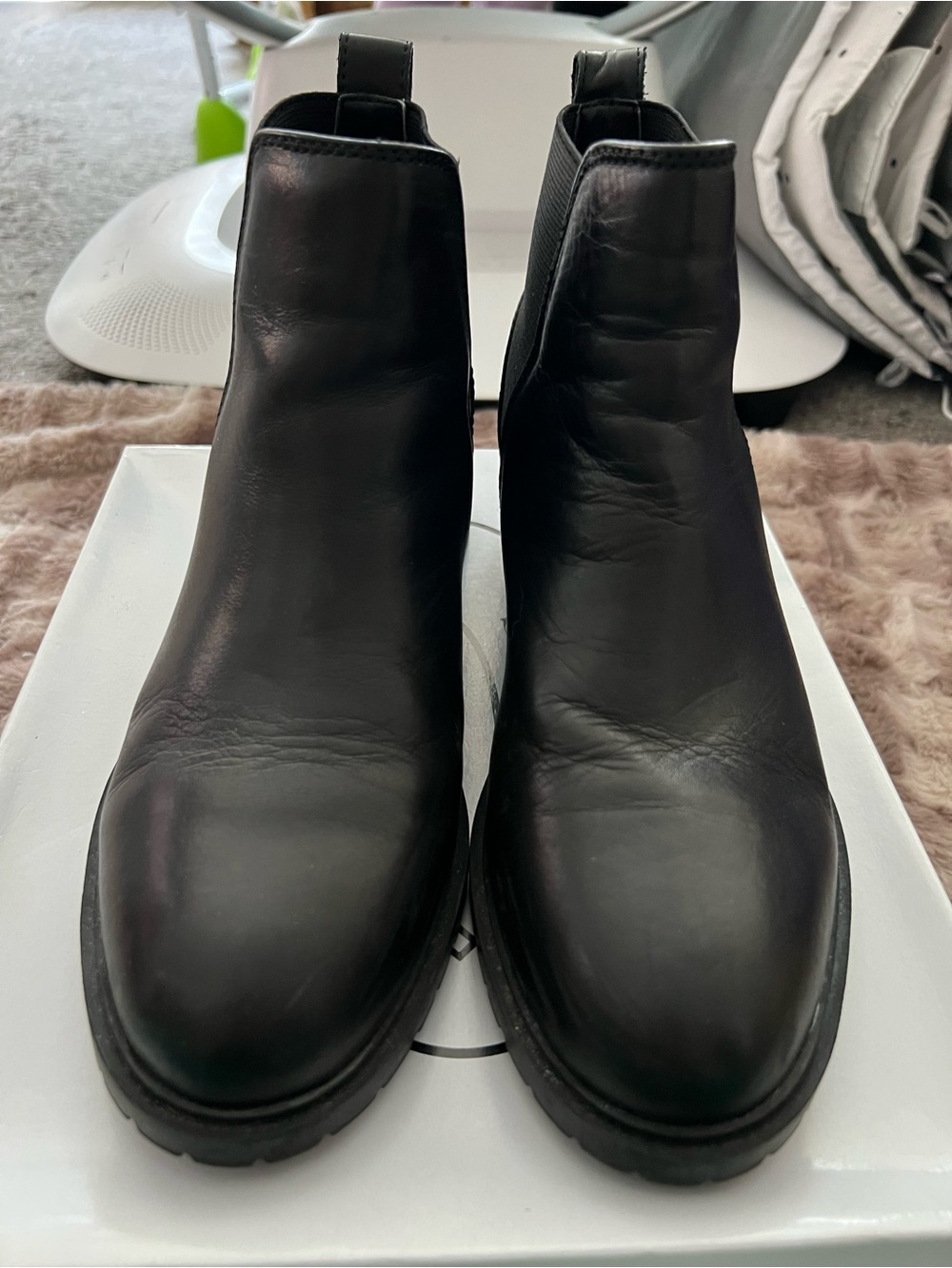 Steve Madden URMI Black Leather Chelsea Ankle Boots Pull-On Women’s 8.5